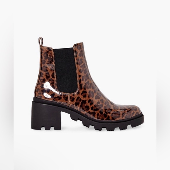 JustFab Roonie Leopard Print Bootie - Picture 2 of 6